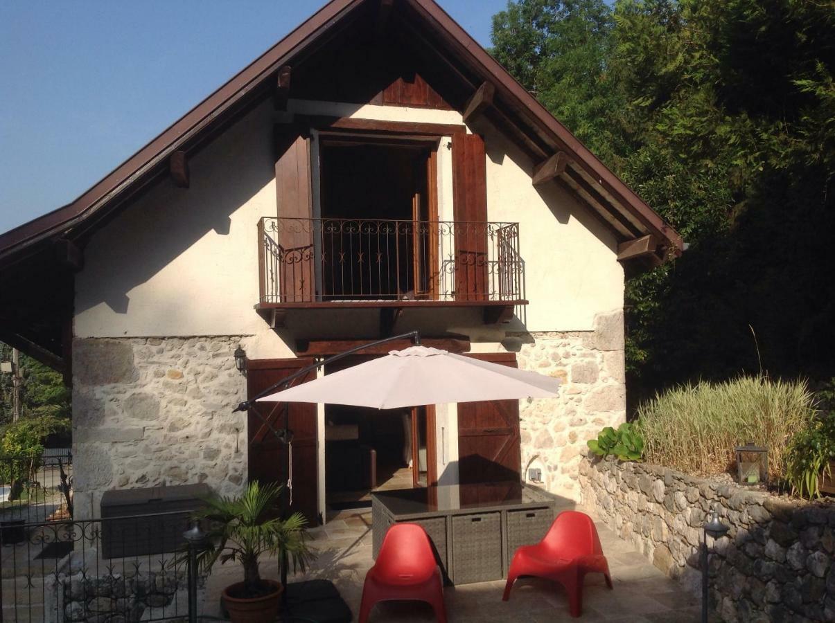 Chambres D'Hotes Des Lodges De La Cascade Yenne Exterior photo